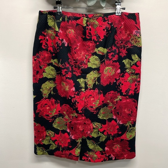 Talbots Textured Red and Black Floral Rose Print Pencil Skirt 12 - Picture 2 of 12